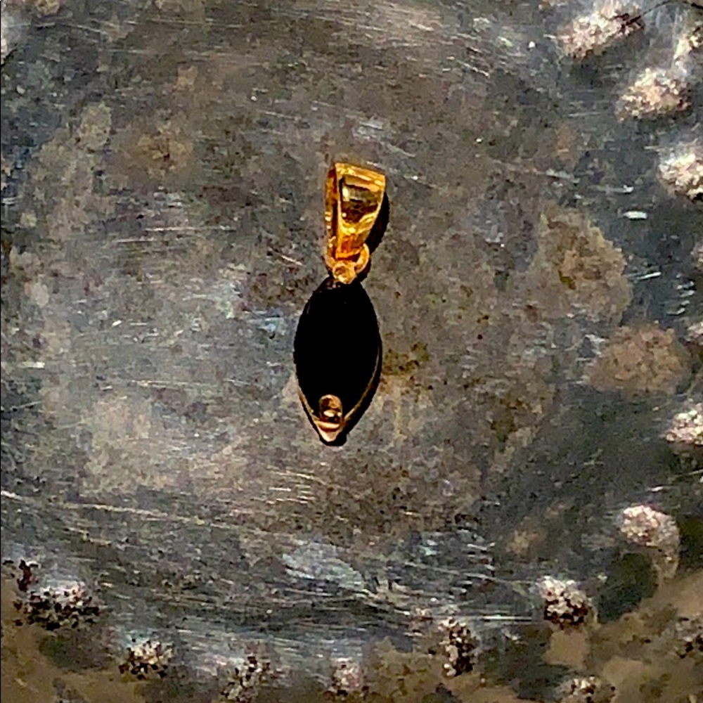 Sapphire on 10k gold pendant